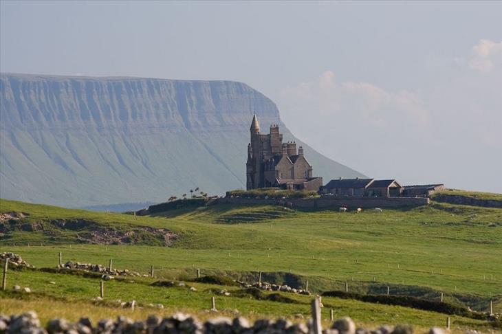 Benbulben in the Dartry Mountains, Ireland 